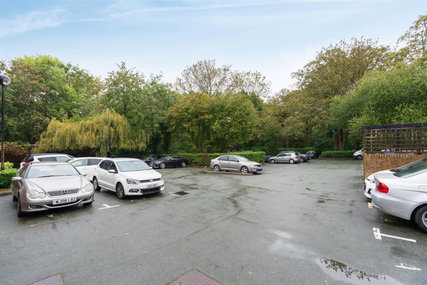 Images for Thorney Mill Road, West Drayton EAID:RWHITLEYPJAPI BID:1