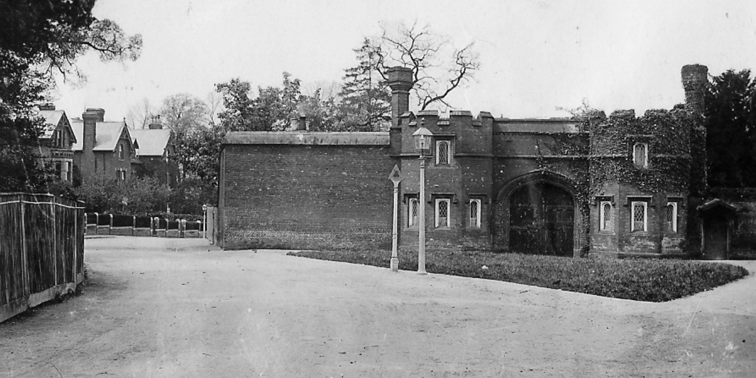 Now & Then - The Gatehouse, Church Road, West Drayton - 2019 vs c.1900